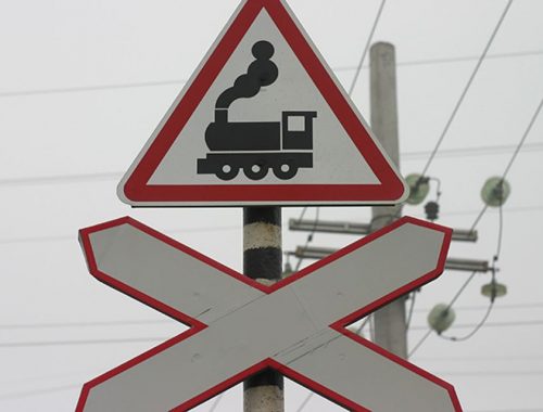 Железнодорожный переезд на перегоне Семисточный–Кирга закроют с 10 до 13 мая