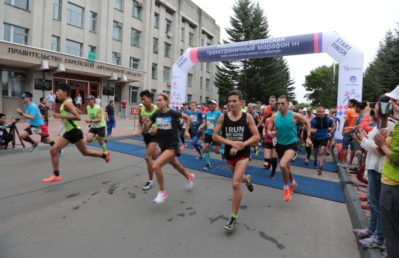 Восемь призовых мест заняли бегуны из ЕАО в российско-китайском марафоне