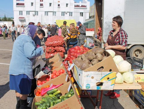 Путин потребовал найти дешёвые продукты для россиян и допустить местных производителей до прилавков