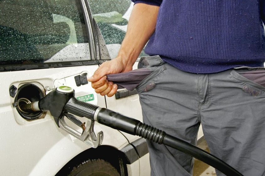 Правительство ввело госрегулирование цен на бензин