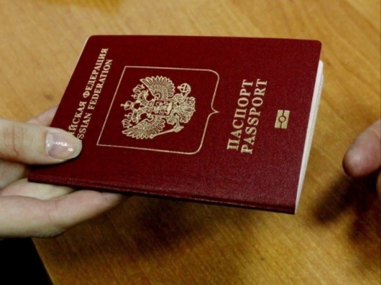 С 1 июня в России возобновят прием заявлений на выпуск десятилетних загранпаспортов