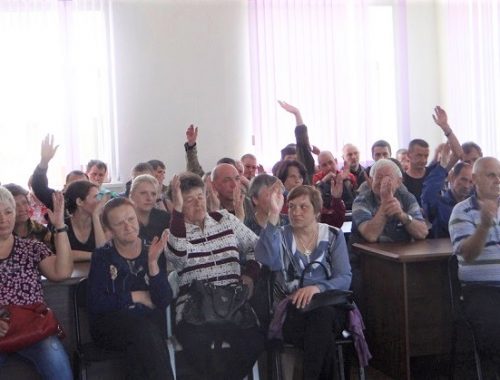 «Правда вырвется наружу»: работники предприятий Ивана Проходцева начали сбор подписей под обращением к президенту
