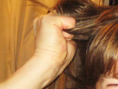 Многодетная жительница Облучья вырвала клок волос у сотрудницы полиции