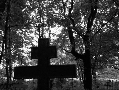 Жители Раздольного так и не могут похоронить тела умерших родственников на местном кладбище