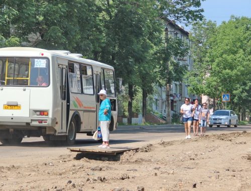 Гляди в оба: пешеходную зону биробиджанской улицы Пушкина отремонтируют к концу сентября