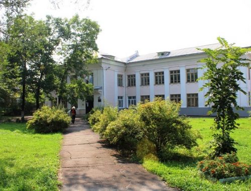 Депутаты добились от мэрии Биробиджана запуска отопления в здании школы №9