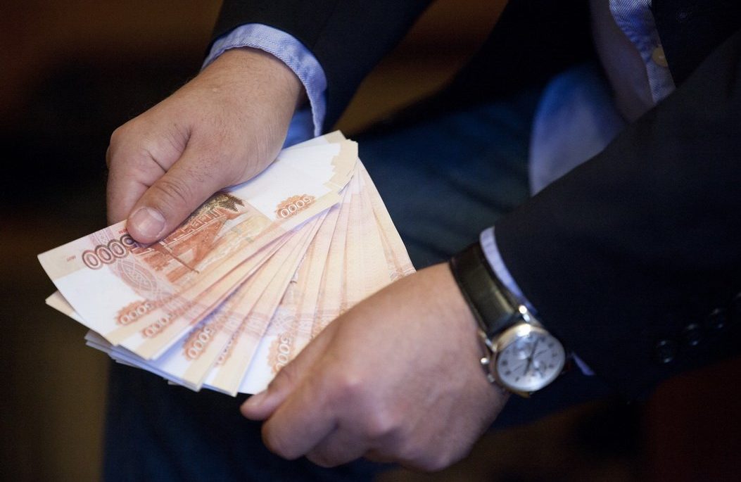 «Стабильные успехи на главном направлении»: чиновникам ЕАО снова повысили зарплаты