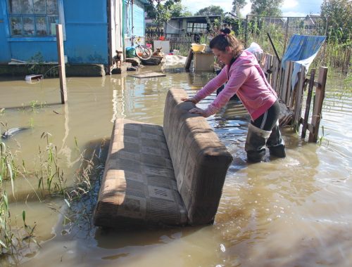 Власти ЕАО начали расплачиваться по долгам с гражданами, пострадавшими от наводнения в 2020 году
