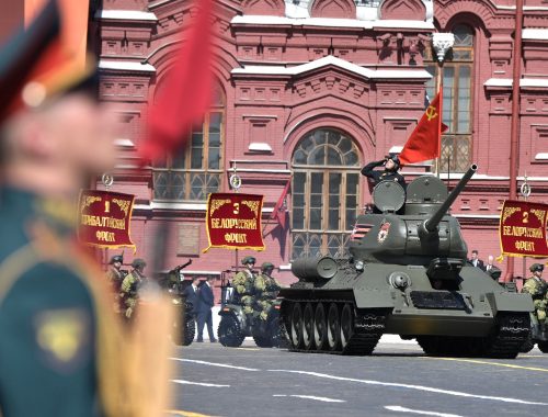 Путин объявил о переносе Парада Победы