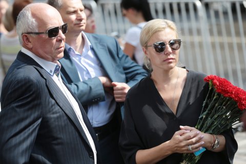 Десять богатейших жен чиновников и депутатов «назарабатывали» 5,8 млрд рублей за год