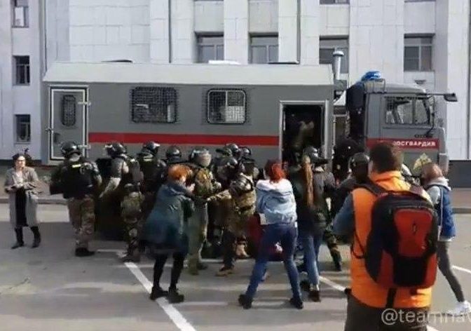 Стало известно число задержанных после субботнего митинга в Хабаровске