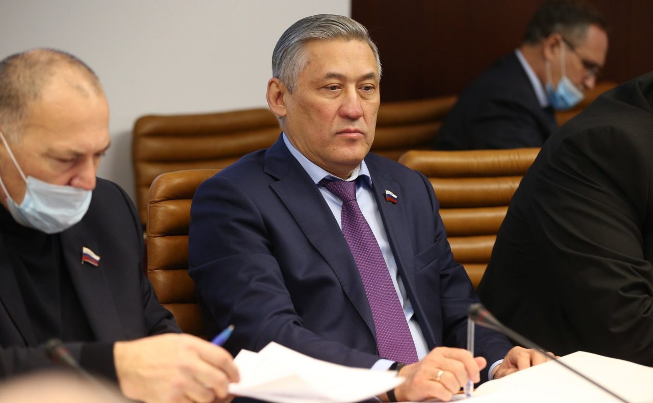 «Новогоднее чудо»: сенатор Валяев обозначился в информационном пространстве ЕАО