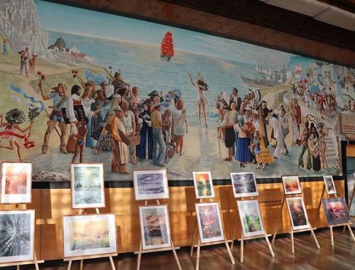 Уникальную фреску «Алые паруса» окрыли после реставрации в доме культуры посёлка Теплоозёрск