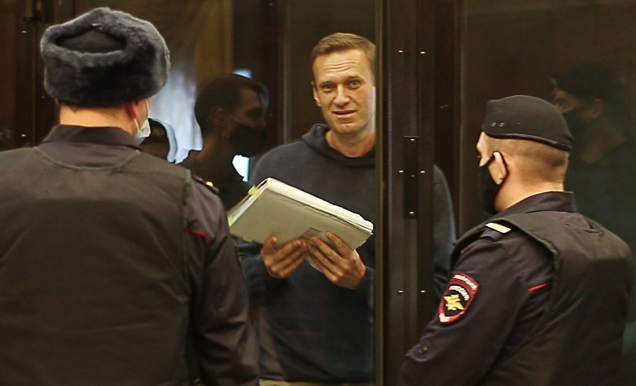 Не шведская тюрьма: Путин согласился, что Навальный сидит не в лучших условиях
