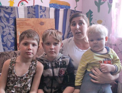 Хроника нищеты. Многодетная семья в ЕАО добивается переселения из аварийного дома