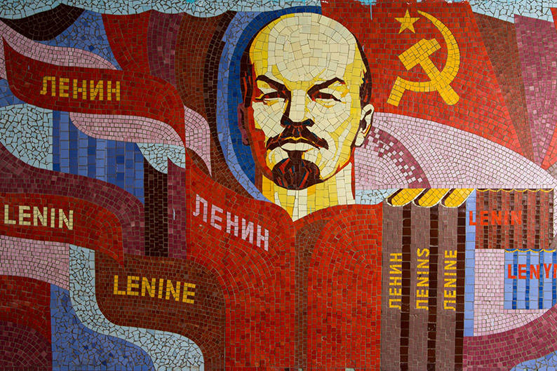 Почти половина россиян положительно относится к Ленину