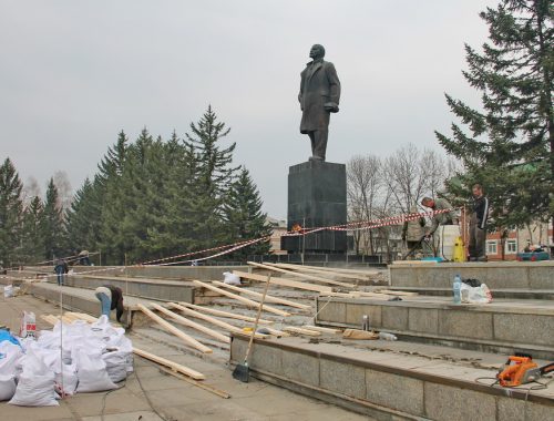 После публикации «Набата» в Биробиджане начали ремонт территории вокруг памятника В.И. Ленину