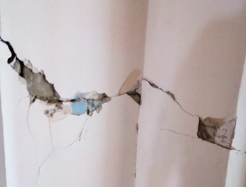 Разбитые окна, трещины на стенах и проблемы в пищеблоке: букет нарушений выявила прокуратура в детском саду пос. Бира