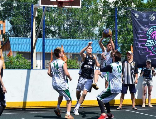 В Биробиджане прошли соревнования по баскетболу среди студентов