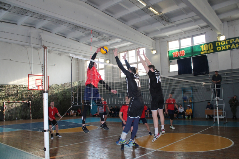 В соревнованиях по волейболу среди силовиков ЕАО победили полицейские