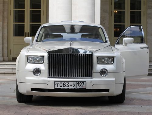 Миллиардеры в России стали покупать по два одинаковых автомобиля — второй идет на запчасти