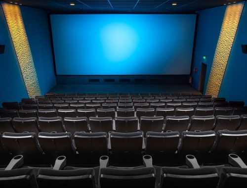 Депутат Госдумы предложил показывать западные фильмы в кинотеатрах без разрешения правообладателей