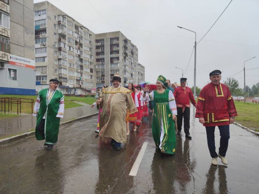 Мэр Саянска на день города нарядился в костюм царя