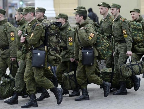 Депутат Госдумы, генерал-лейтенант Андрей Гурулев заявил, что у Минобороны России «непонятно куда делись» 1,5 миллиона комплектов военной формы
