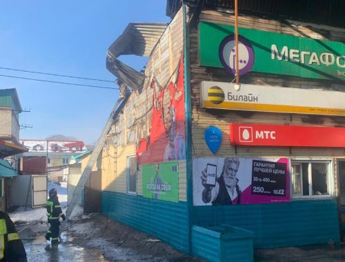 Павильоны с одеждой и салоны связи пострадали при пожаре на рынке г. Облучье — прокуратура начала проверку
