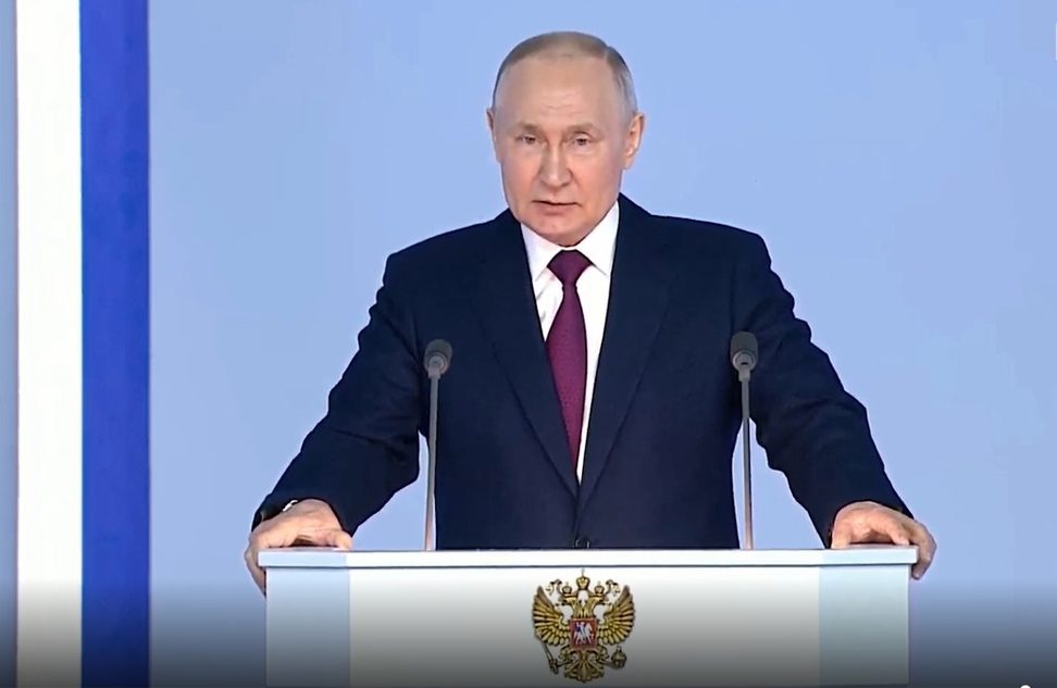 Путин объявил о приостановке участия России в договоре о ядерных ракетах