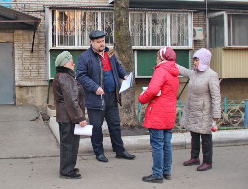 Депутат Владимир Сахаровский организовал сбор подписей за восстановление уничтоженных деревьев на улице Миллера