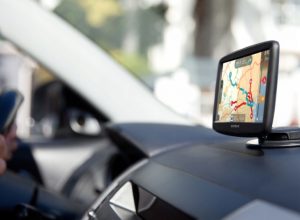 Каждый четвертый водитель в России ругается с навигатором — исследование