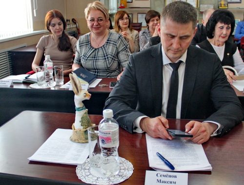 Третье место с конца: Максим Семёнов «оттолкнулся ото дна» национального рейтинга мэров