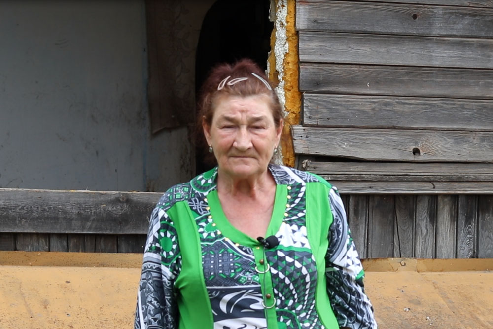 Новости из трущоб: биробиджанская пенсионерка продолжает ютиться в аварийном бараке