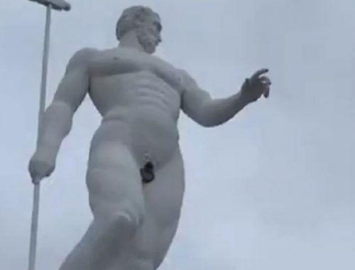 Жители Приморского края оторвали скульптуре «мужское достоинство»