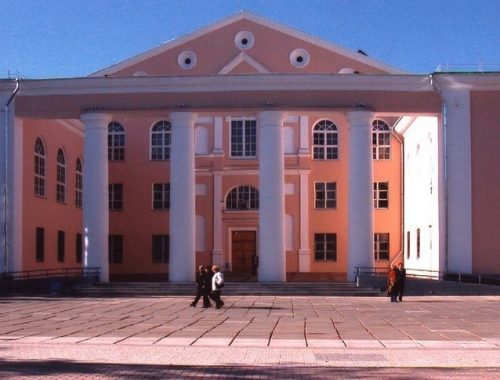 Суд обязал мэрию Биробиджана отремонтировать здание ГДК до 1 июня 2024 года