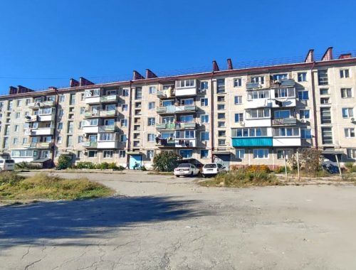 «Ни подписи, ни денег»: жильцы МКД в Теплоозерске не могут добиться от управляющей компании замены окон