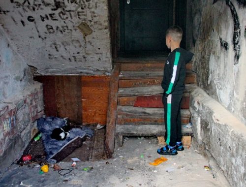 Новости из трущоб: жители аварийного дома в с. Птичник с содроганием ждут зиму